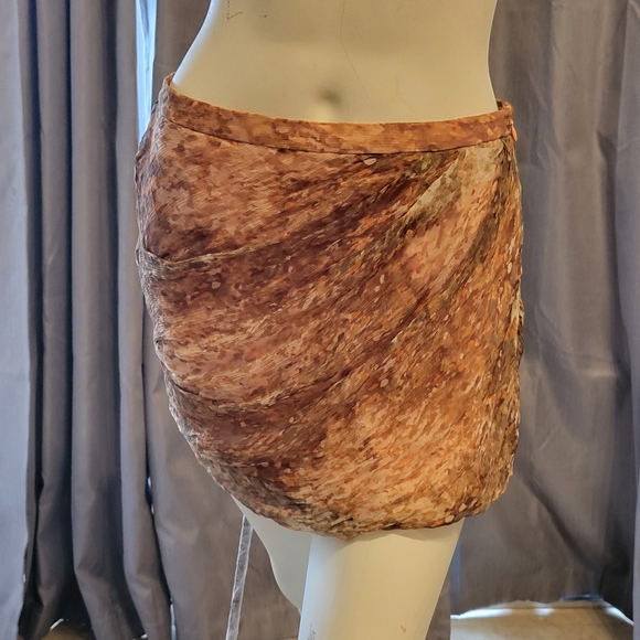 Mini Skirt - Picture 2 of 9